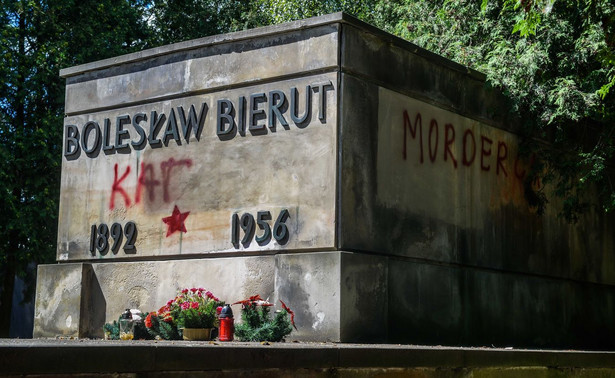 Jest dochodzenie w sprawie znieważenia nagrobka Bolesława Bieruta