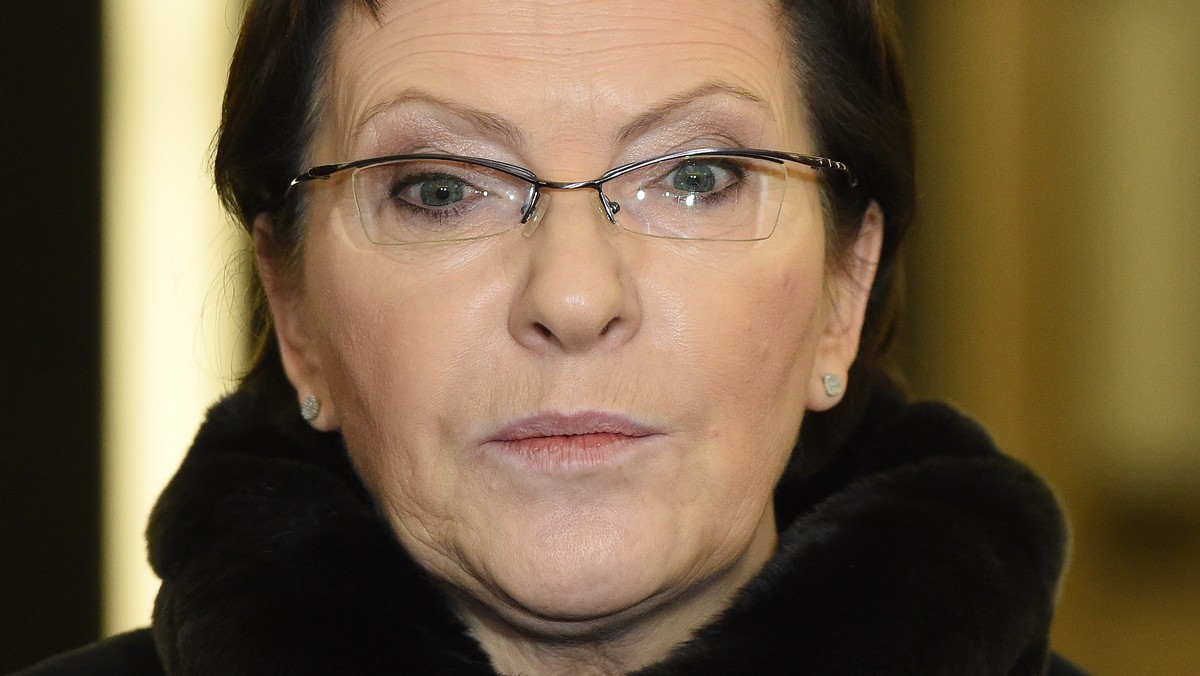 Premier Ewa Kopacz udaje się w niedzielę do Paryża, aby wziąć udział w marszu przeciw terroryzmowi i przemocy, organizowanym po zamachu w redakcji francuskiego tygodnika "Charlie Hebdo" - poinformowało Centrum Informacyjne Rządu.