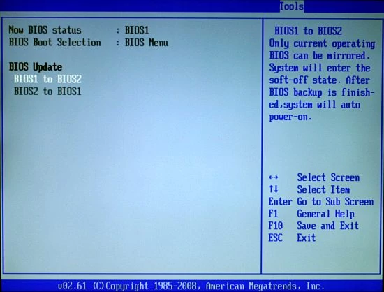 BIOS Update to polecenie umożliwiające kopiowanie zawartości obu BIOS-ów (z pierwszego do drugiego i odwrotnie). Z tej funkcji skorzystaliśmy po tym, jak płyta miała małe problemy z „obudzeniem” się