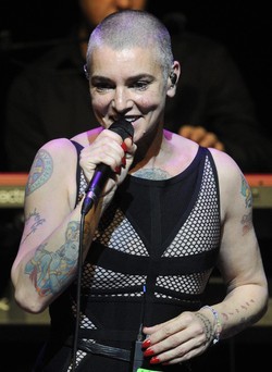 Sinéad O'Connor wytatuowana i przypakowana - jak wam się podoba? [ZDJĘCIA]