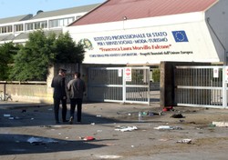 [Aktualizacja] Wybuch bomby przed włoską szkołą. Są zabici i ranni