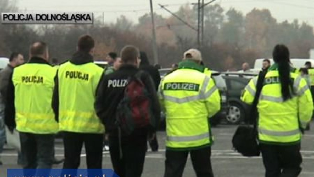 Ponad 70 policjantów z Dolnego Śląska i Niemiec przeprowadziło w weekend działania wymierzone w handel kradzionymi samochodami.