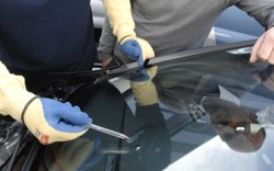 Uszkodzona szyba to jeszcze nie wyrok. Tak unikniesz wysokich kosztów