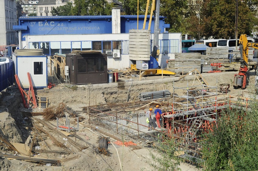 Rušenje oko dolaznih perona BAS-a