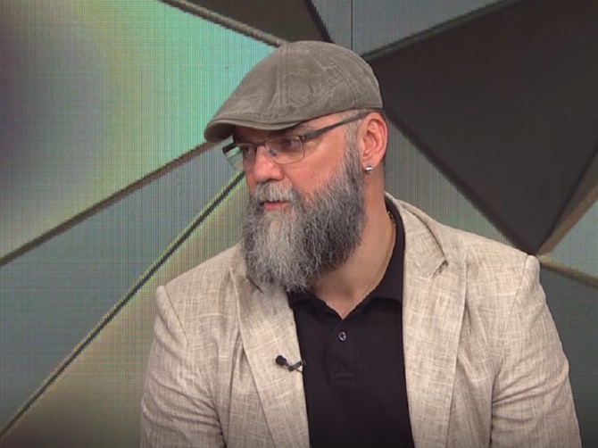Proslavljeni košarkaš  Ratko Varda u emisiji "Blic žena studio" 