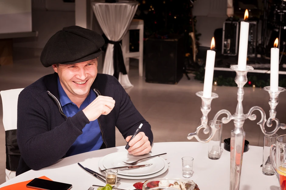 Maksim Maksimov, "Nefa nameštaj"