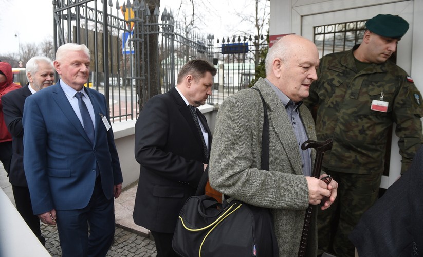 Członkowie podkomisji smoleńskiej w przerwie posiedzenia