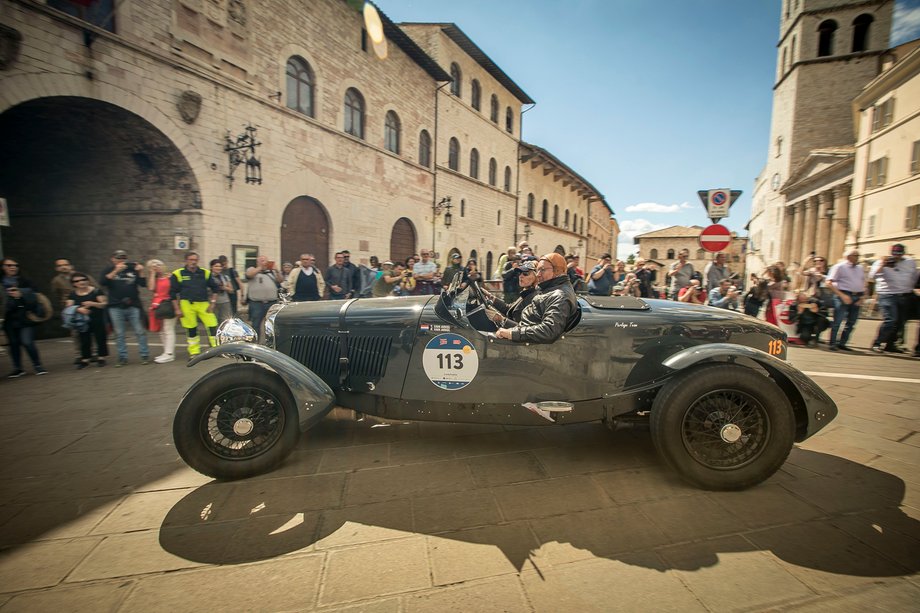 Druga załoga Perlage Teamu: Tessa Van Arkel i Paul Van Arkel w Bentley’u 3.5 litre z 1936 r.