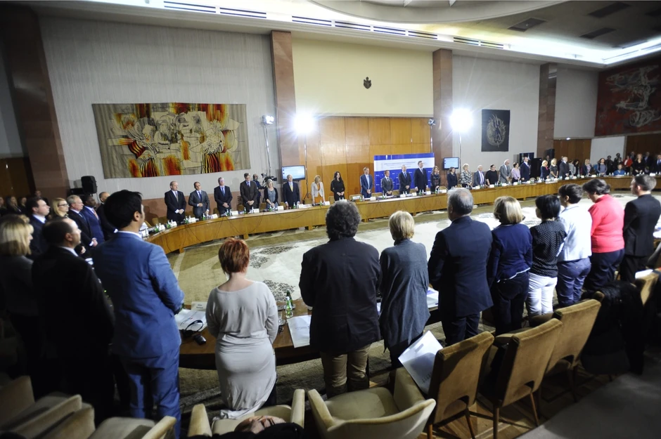 Konferencija je počela minutom ćutanja povodom stravičnog terorističkog napada u Parizu