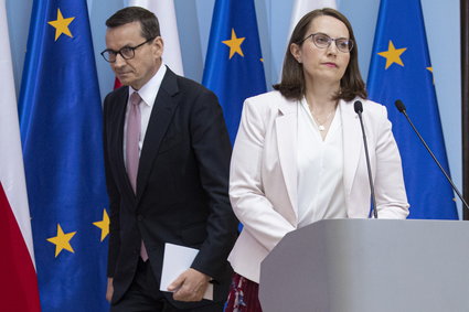Rząd rozdaje pieniądze przed wyborami, Polacy boją się konsekwencji