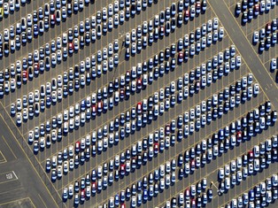 Parkingoza w USA. Efekt polityki minimalnych wymogów parkingowych