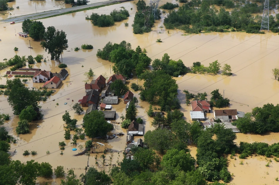 Poplavljene njive iz vazduha