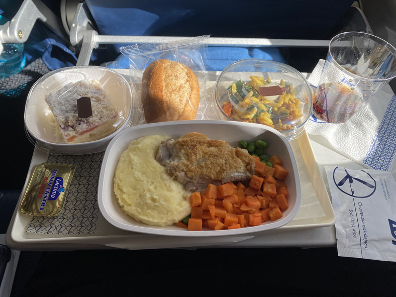 Na pasażerów lotu do Rijadu czekał bardzo dobry obiad