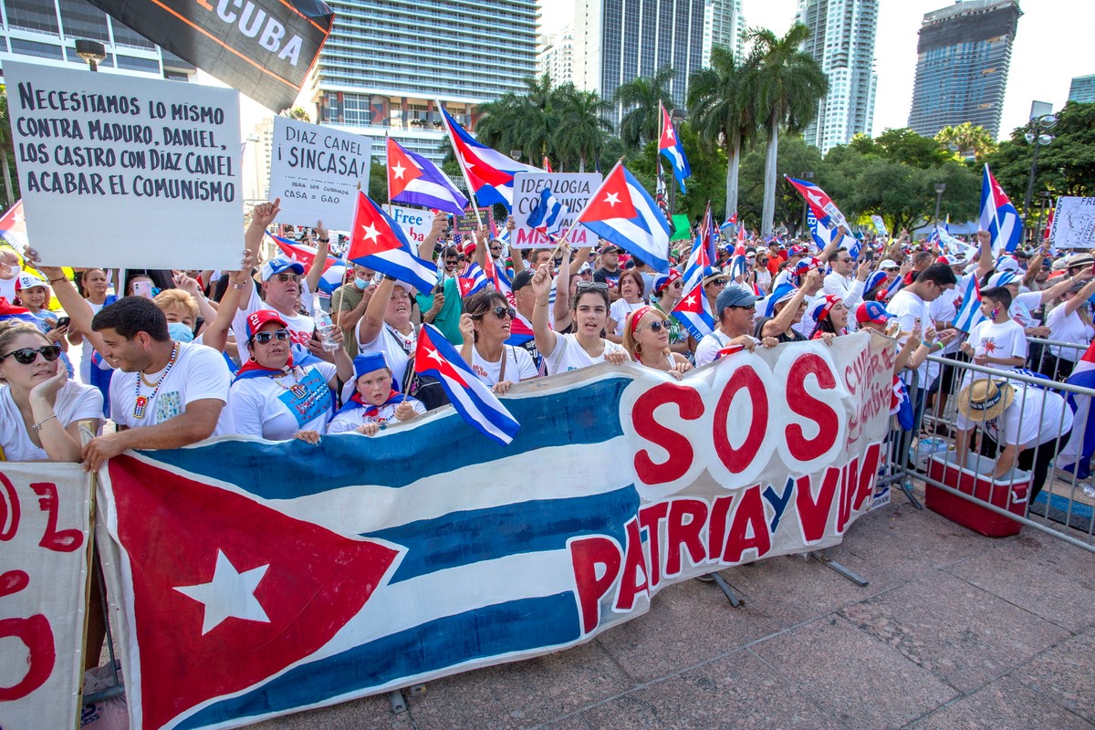 Demonstracja poparcia dla protestów na Kubie w Miami w USA