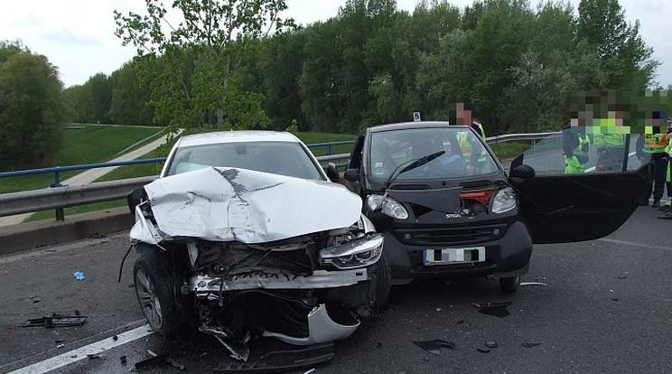 Az egyik sofőr életét vesztette a balesetben /Fotó: police.hu