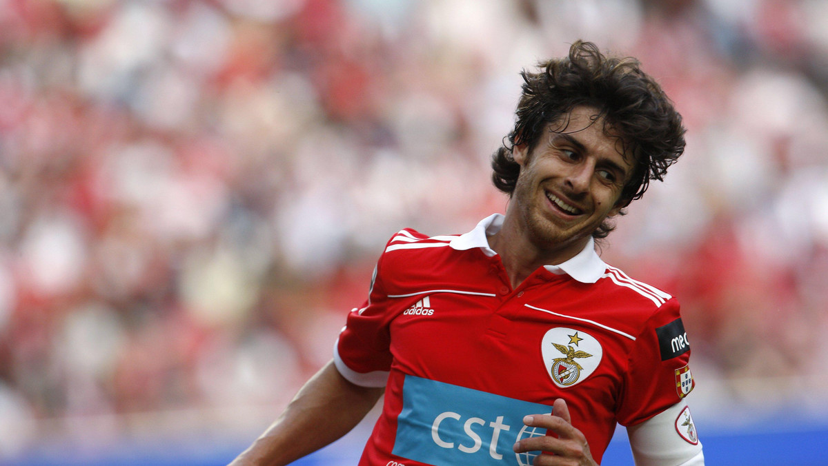 Benfica Lizbona przedłużyła kontrakt z argentyńskim pomocnikiem - Pablo Aimar'em Nowa umowa obowiązywać będzie przez okres jednego roku i potrwa do końca czerwca 2013 roku.