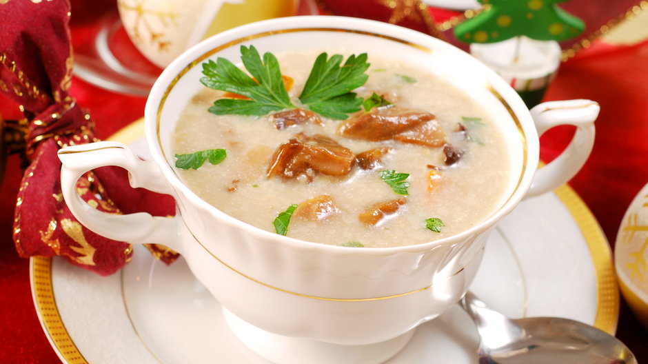 Zupę grzybową można przygotować z suszonych lub mrożonych grzybów - teressa/stock.adobe.com
