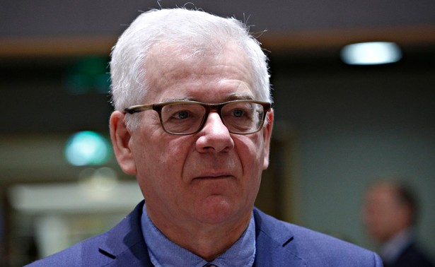 Czaputowicz: Do Polski przyleci jeszcze 20 transportów ze sprzętem i środkami ochronnymi [WYWIAD]