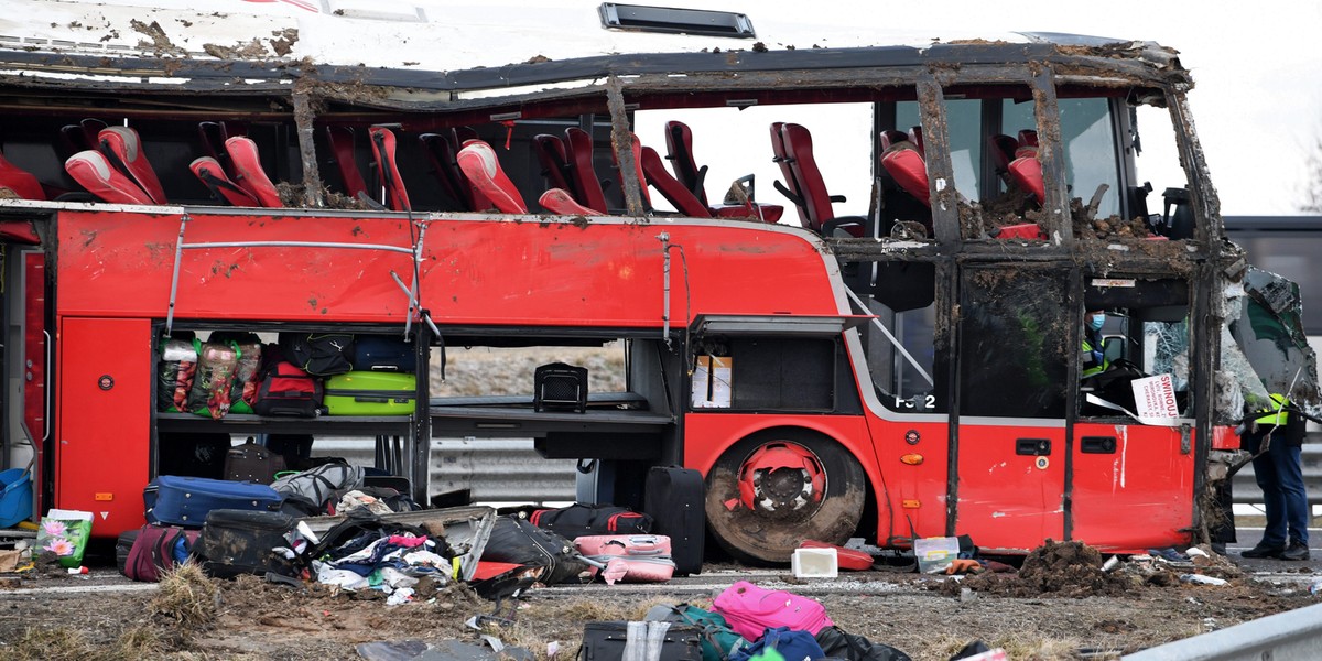 Tragiczny wypadek na Podkarpaciu. Pięć osób nie żyje, kilkadziesiąt jest rannych