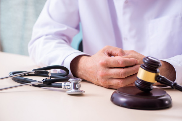 NRA chce większej dostępności lekarzy sądowych lub uchylenia przepisów ich dotyczących