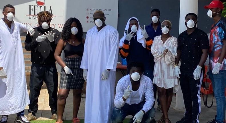 Fella Makafui and Medikal donate items Ghana Police and the less privillage