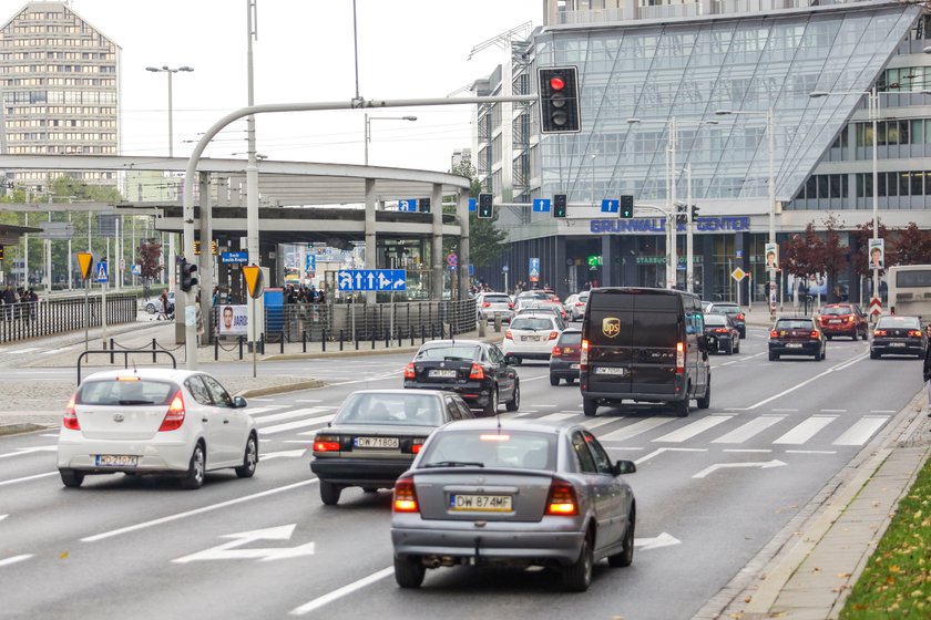 Na rondzie Reagana pojawią się pasy