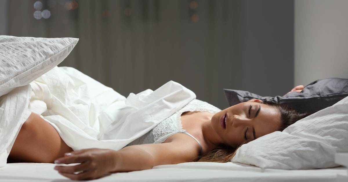 Co zrobić, żeby przestać chrapać? Dziwny trik, który naprawdę pomaga