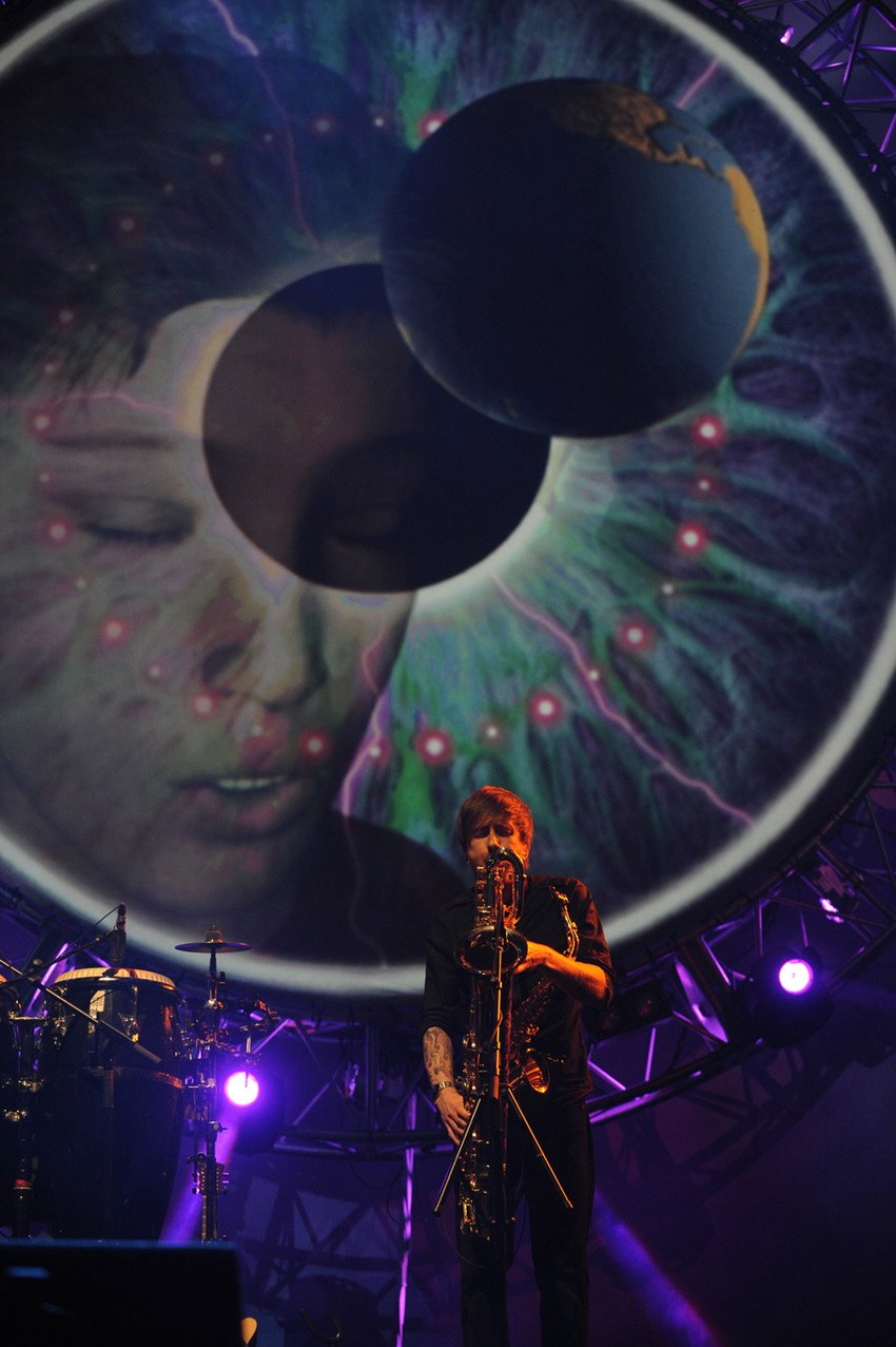 Zanimljiva scenografija i lajt šou upotpunili su atmosferu