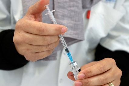 Pierwsza szczepionka na COVID zaakceptowana w UE. Niedługo zaczną się szczepienia w Polsce