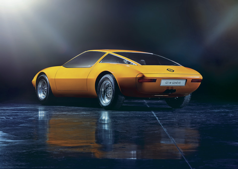 GT na Genewę. GT/W Genève zostało zbudowane na studyjnej   Corvette z centralnym silnikiem Wankla. W 1975 roku auto miało jedynie charakter concept car