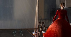 Pierwszy anglojęzyczny film Pedro Almodóvara "Ludzki głos". Zobacz zwiastun