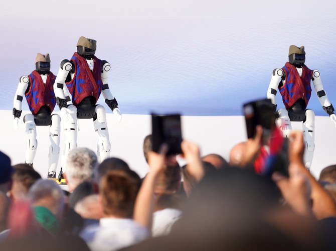Humanoidni roboti igraju moravac