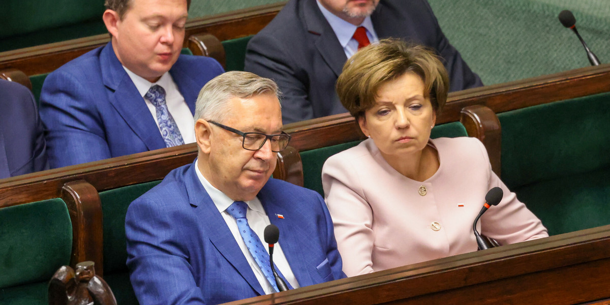 Wiceminister Stanisław Szwed i minister Marlena Maląg.