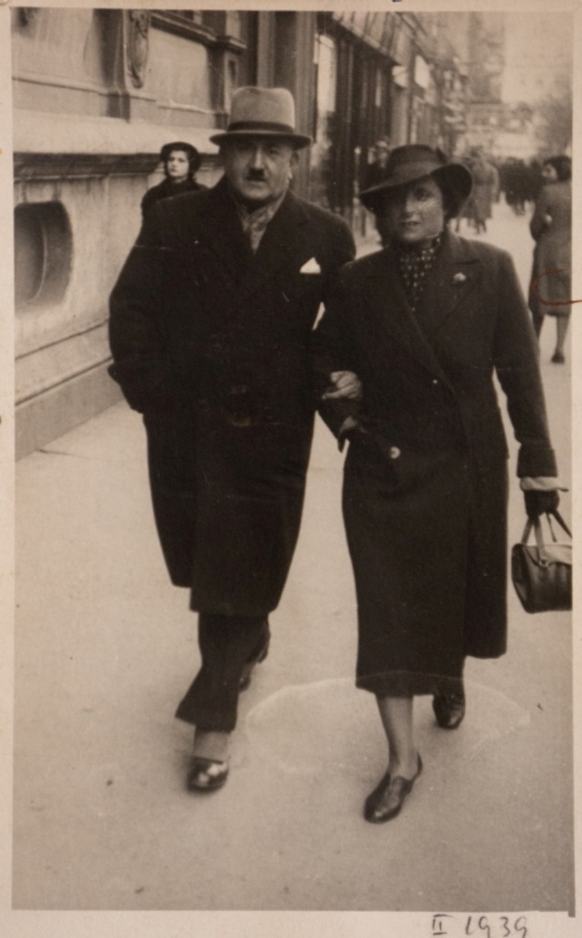 Sa suprugom dr Aleksandrom Kostićem, 1939. godine