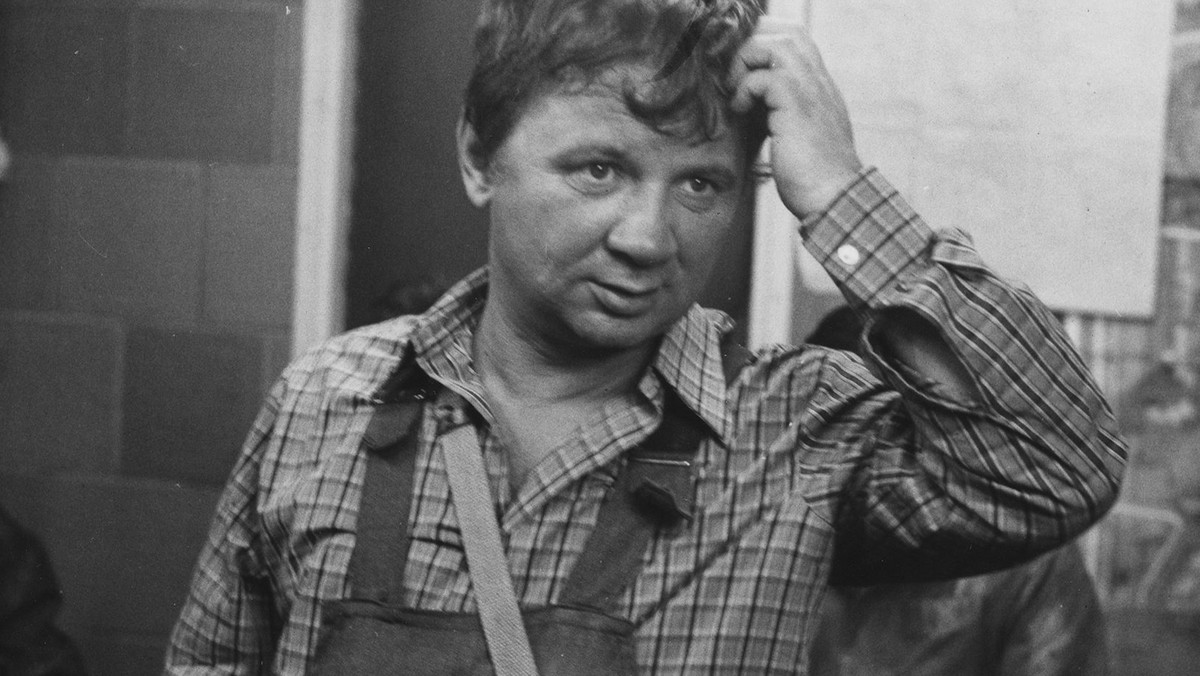 Roman Kłosowski w swojej najbardziej znanej roli, Maliniaka w "Czterdziestolatku", 1976 r.