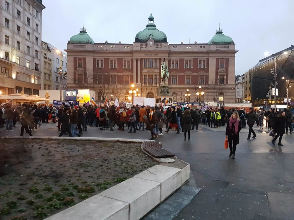 Okupljanje na Trgu republike