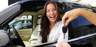 Chcesz potrącić tylko połowę podatku od auta? Złożysz na siebie donos