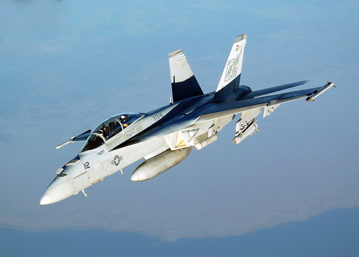 Amerykański myśliwiec F/A-18E/F Super Hornet będzie podstawowym nosicielem pocisku AIM-174B.