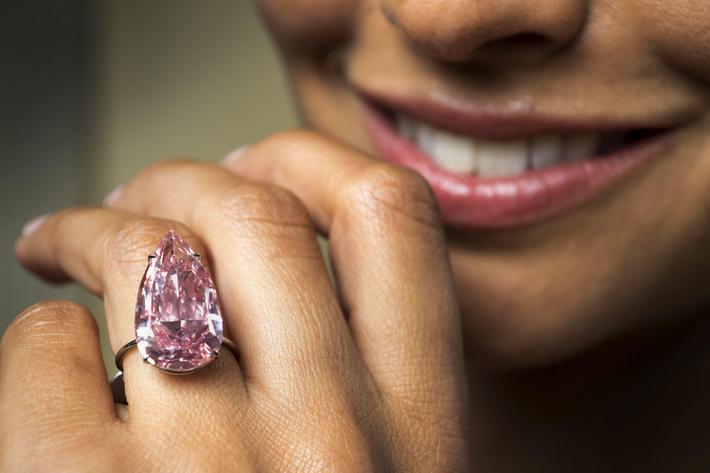 'The Unique Pink' diamond auction 