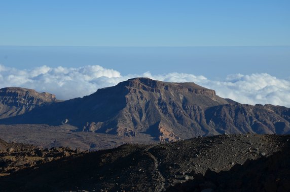 Park Narodowy Teide. Widok na Alto de Guajara ze szlaku prowadzącego na Pico Viejo, Teneryfa.