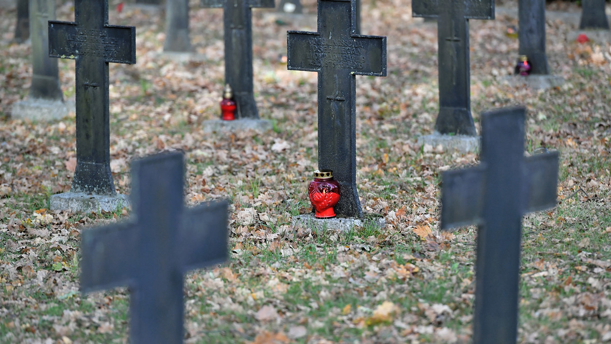 Kilkaset osób, w tym żołnierze, uczniowie, kombatanci oraz władze państwowe uczestniczyły na Cmentarzu Osobowickim we Wrocławiu w uroczystościach Narodowego Dnia Pamięci "Żołnierzy Wyklętych". Był apel pamięci i salwa honorowa kompanii reprezentacyjnej Garnizonu Wrocław.