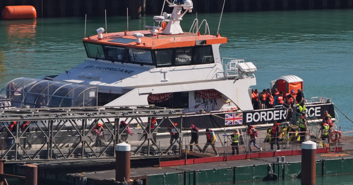 Probe launched after migrant boat 'reaches Kent coast' unescorted