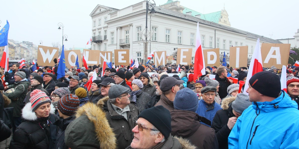 Protest przeciwko PiS pod Pałacem Prezydenckim 