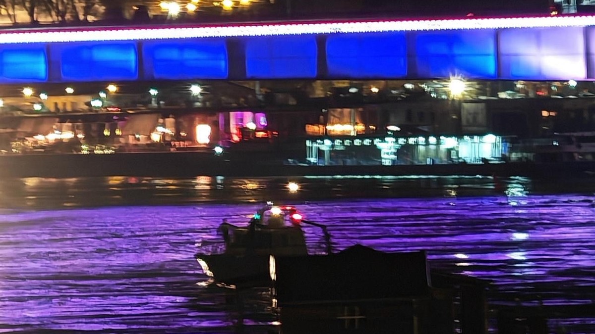 Otkačile se splav kućice na Savi: Rečna policija na terenu