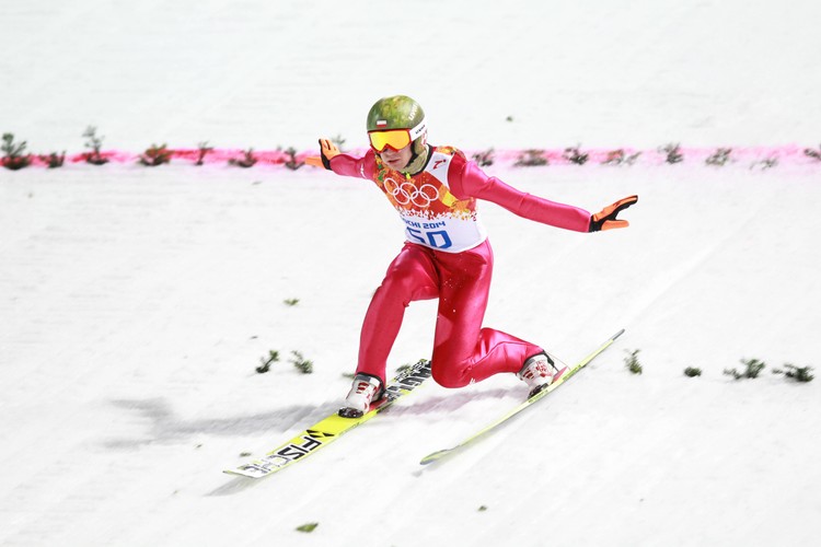 Tak Kamil Stoch frunął po złoto, a potem cieszył się z medalu