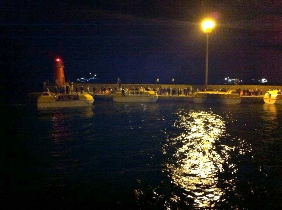 ITALY CRUISE SHIP STRANDED