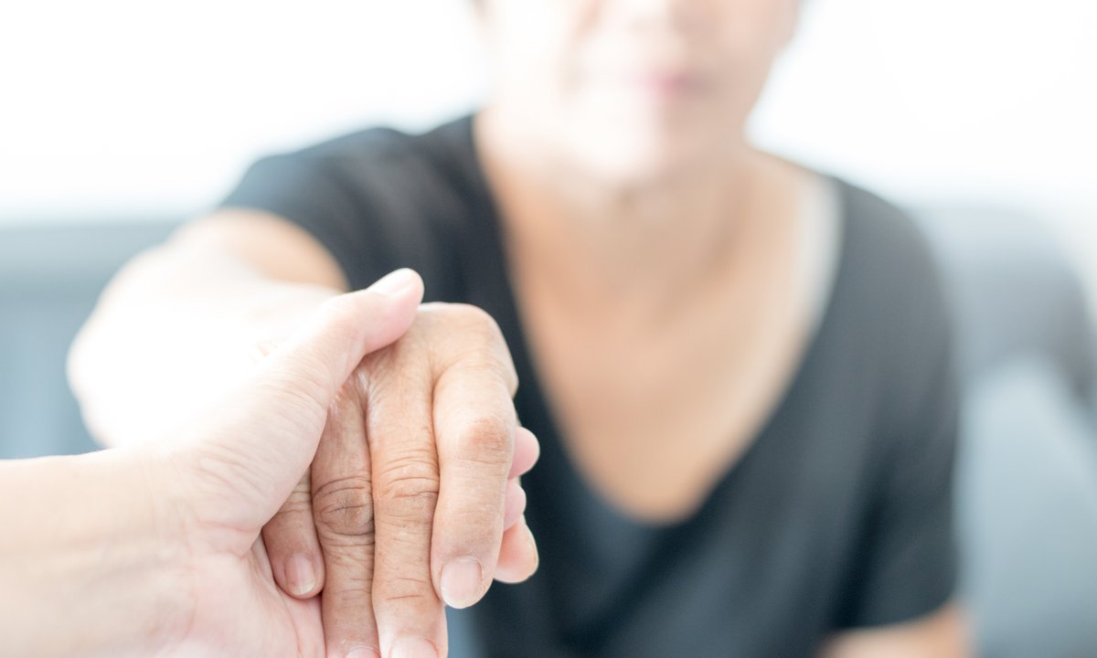 Osoby z cukrzycą trzy razy bardziej narażone na "chorobę seniorów". Naukowcy biją na alarm