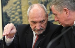 Macierewicz o rosyjskich okrętach na Bałtyku: Powód do zaniepokojenia