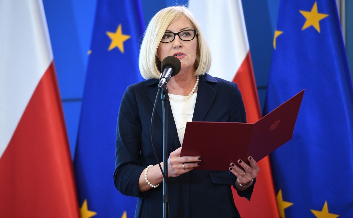 Liczymy, że w najbliższym czasie dojdzie do kolejnych spotkań ws. prowadzonej przez Komisję Europejską procedury dot. praworządności w Polsce; dialog z KE jest prowadzony, a praworządność przestrzegana - mówiła dziennikarzom w Sejmie rzeczniczka rządu Joanna Kopcińska