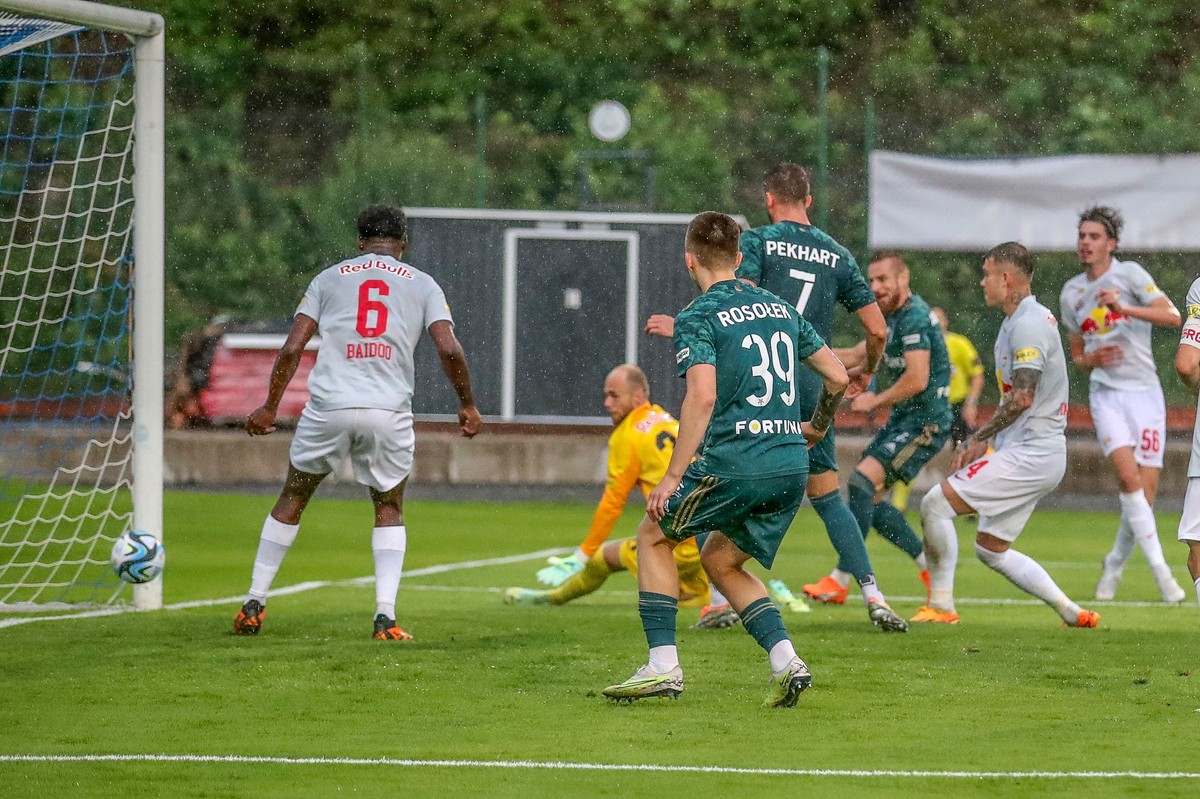 Rafał Augustyniak strzela gola dla Legii